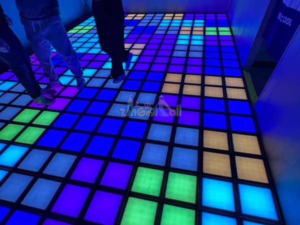 Dynamic Grid Game