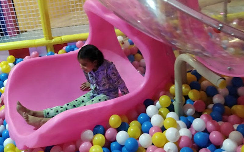 Childrens Indoor Play Equipment with Slides & Trampolines